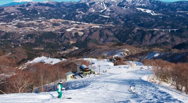 冬の休日を満喫気軽に非日常を体験できる日帰りスノボツアーの魅力
