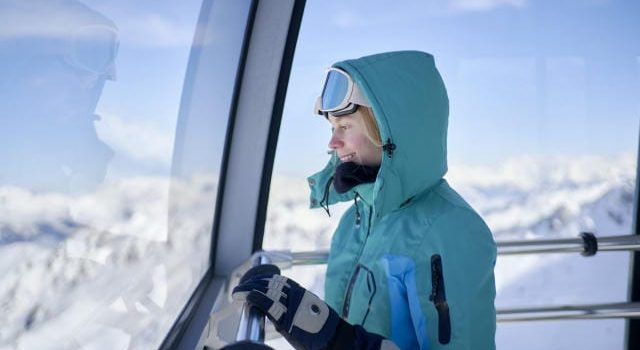 都市部発日帰りスキーツアー冬を満喫する新しいレジャー体験とその魅力