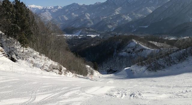 新時代の冬遊びを満喫日帰りスキーツアーが提案する手軽で充実の雪山体験