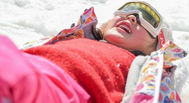 手軽さと爽快感が魅力の日帰りスキーツアーで雪山を満喫する充実の一日プラン